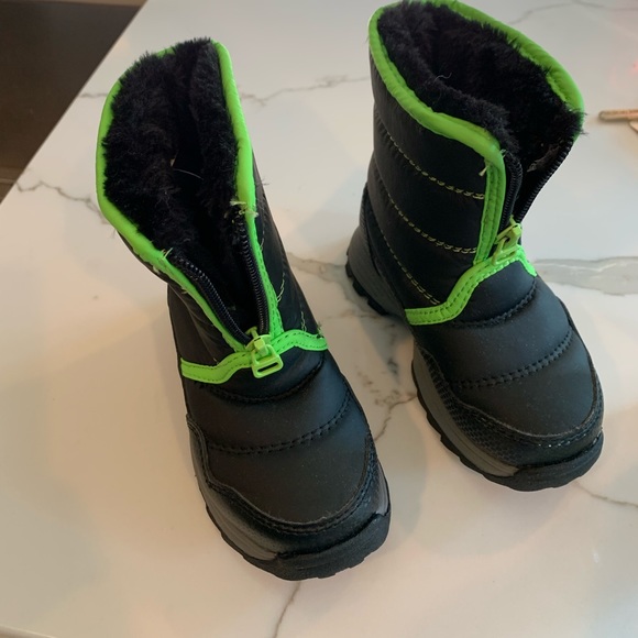 Toddler boys fur lined snow boots - Picture 1 of 6